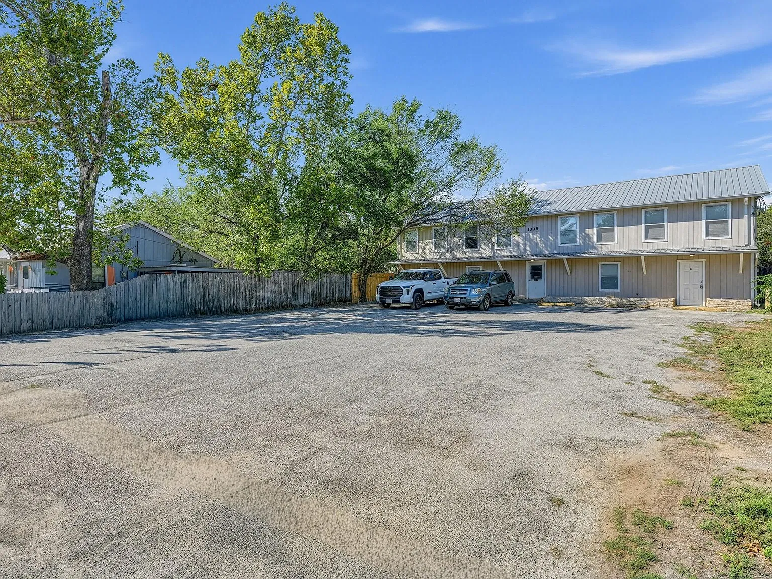 2 bed, 1.0 bath, 945 sqft, $795 — Photo 3
