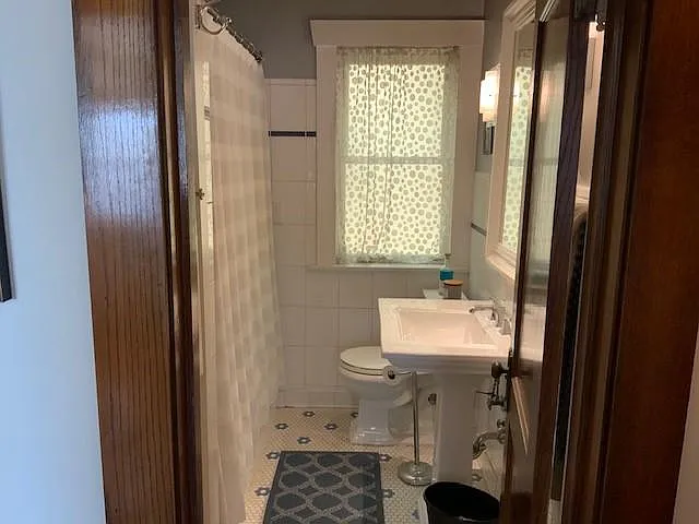 Bathroom with walk in sub/shower