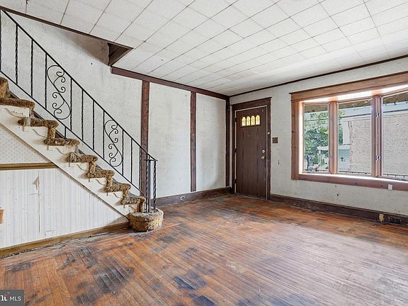 4th image of 6154 Walker St