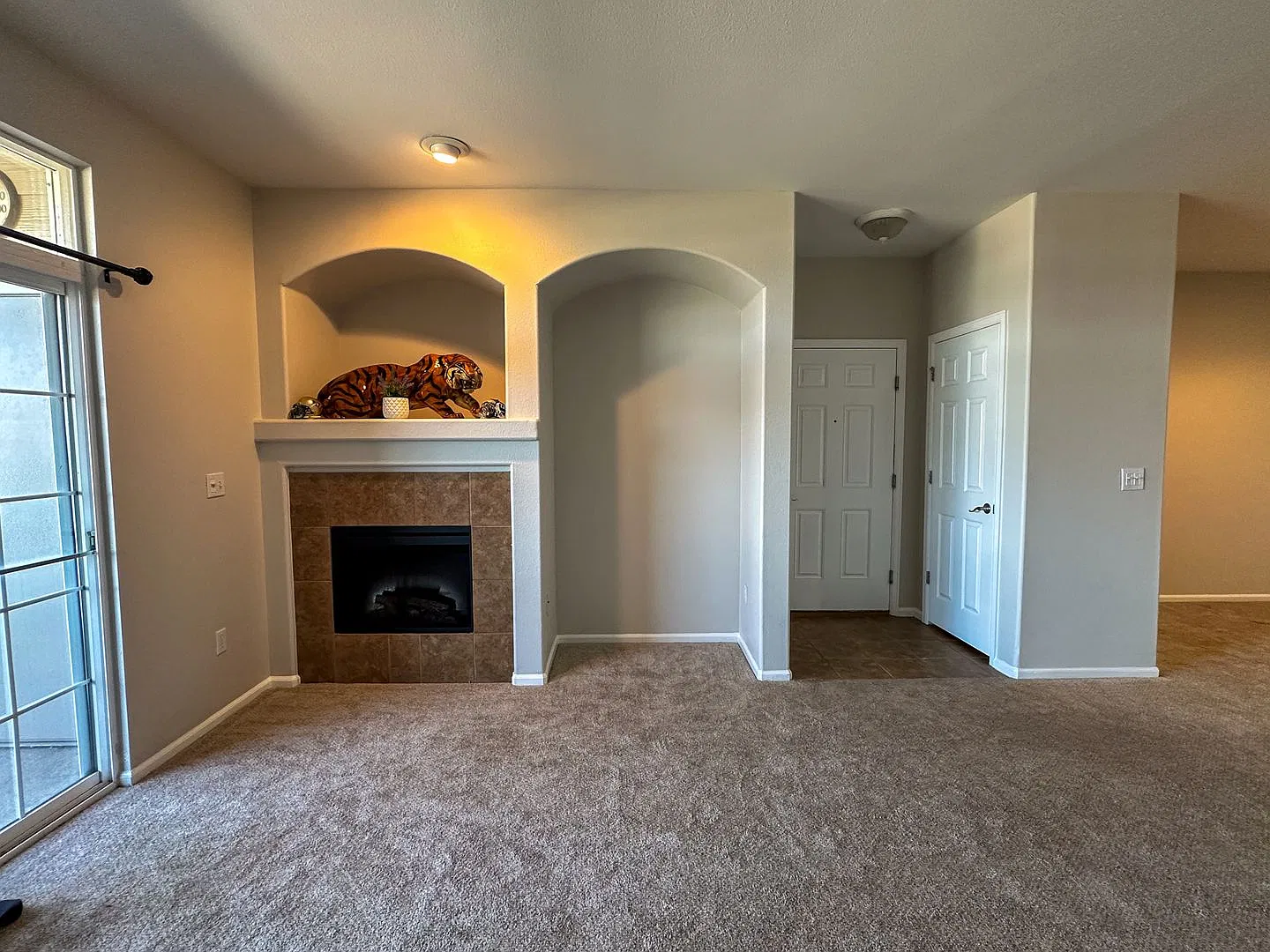 Beautifully maintained Sawgrass condo in Castle Rock! — Photo 3