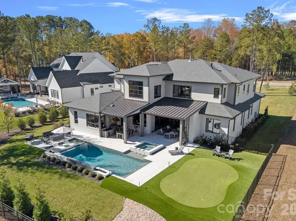 21119 Vandrake Cir, Davidson, NC 28036