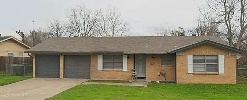 1804 Clarawood Dr Photo 1