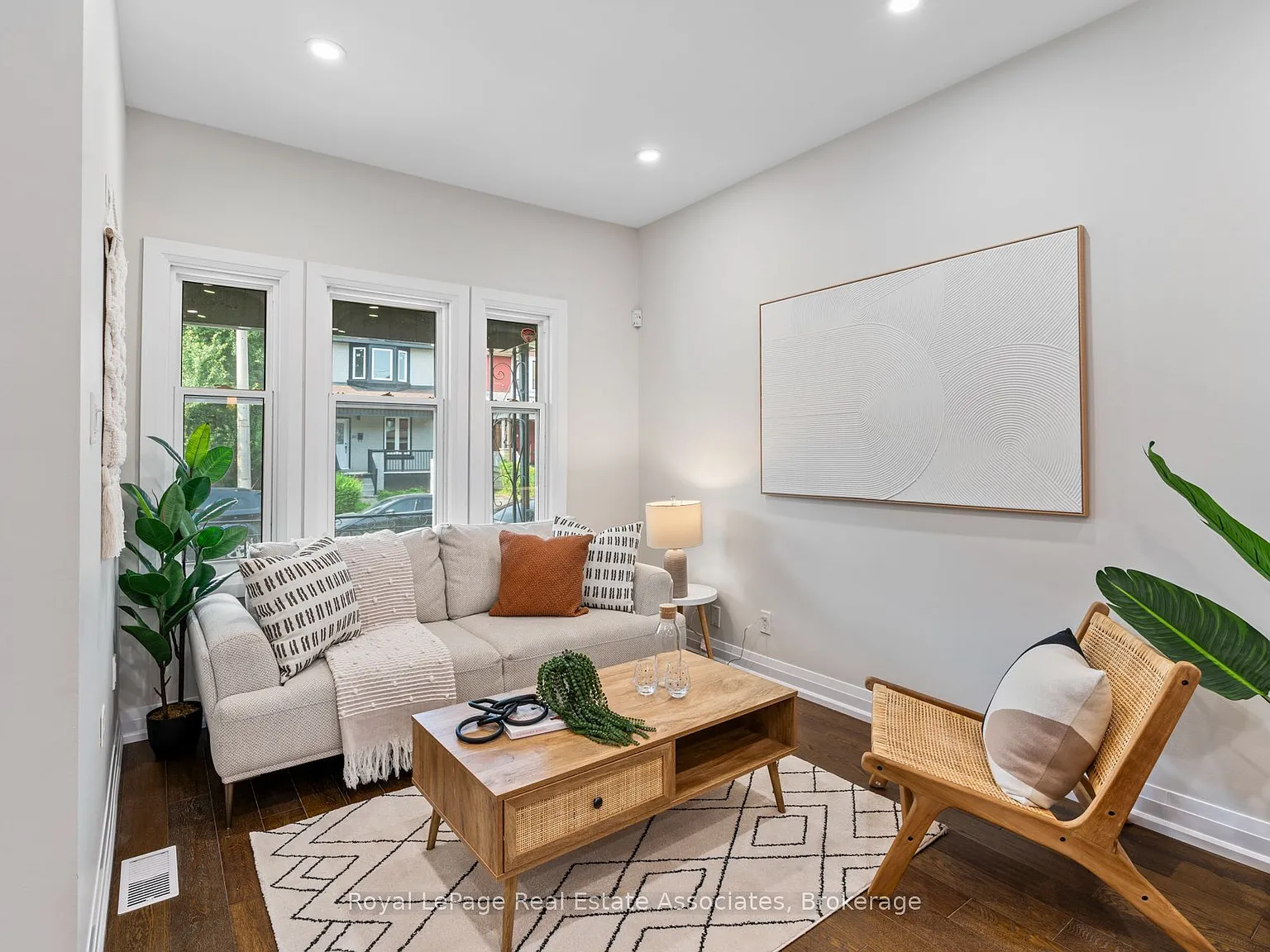 4 bed, $2,500 — Photo 4