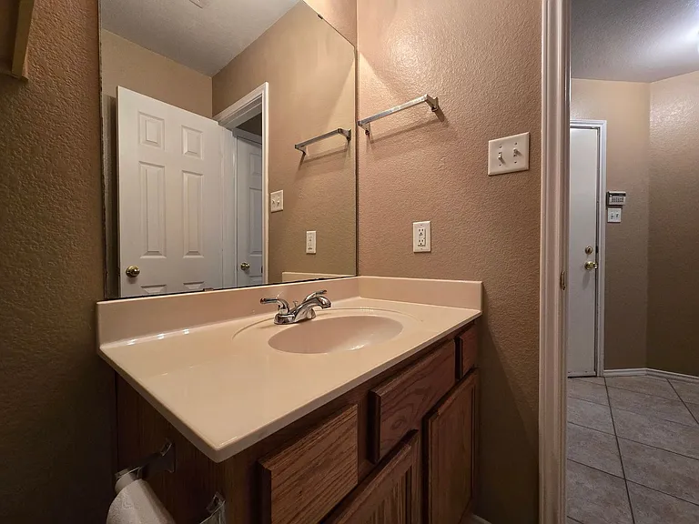 5812 Durango Dr — Photo 22