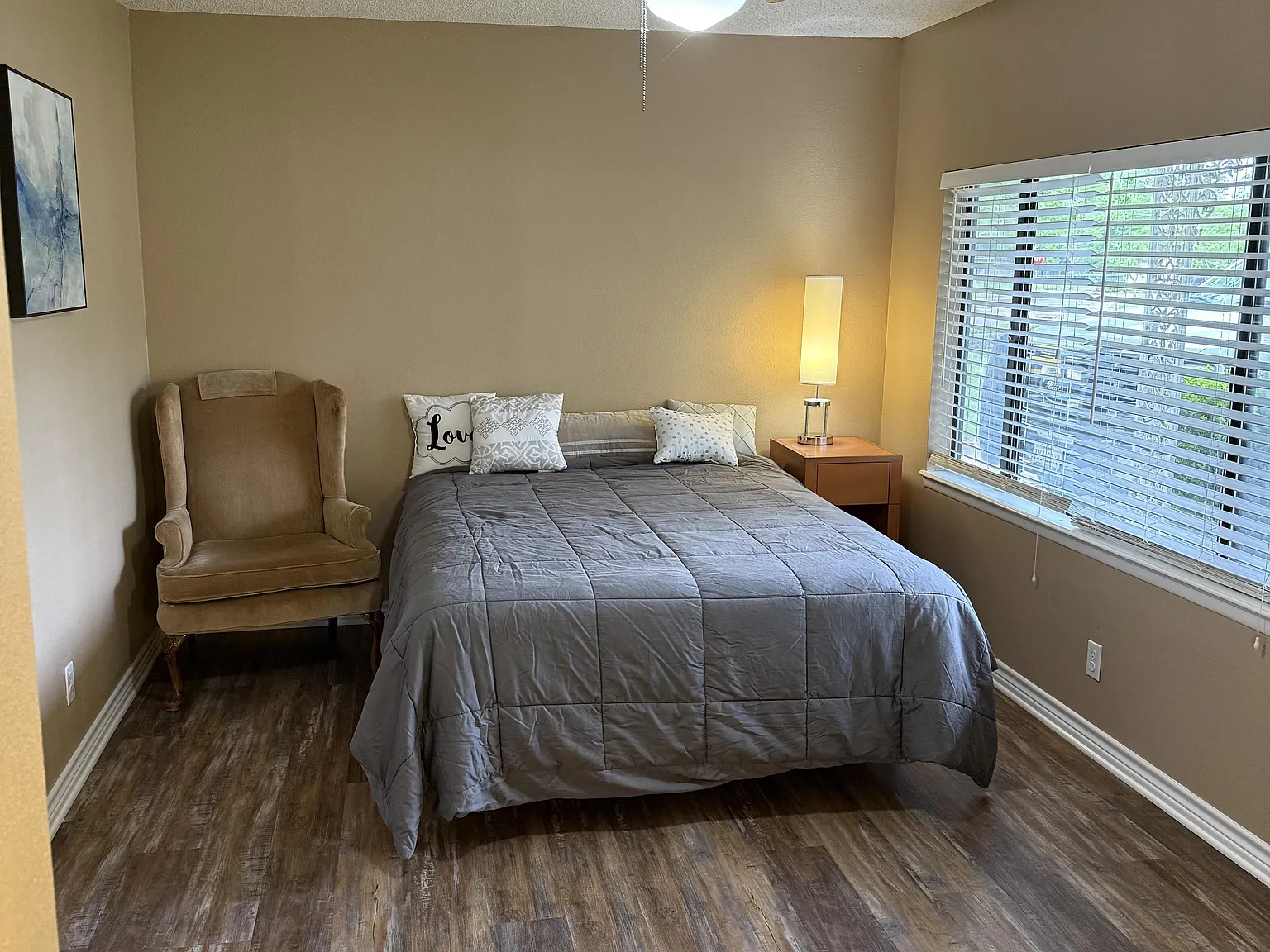 4 bed, 2.0 bath, 1704 sqft, $866 — Photo 1