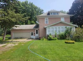 120 N 2nd St, Wallingford, IA 51365