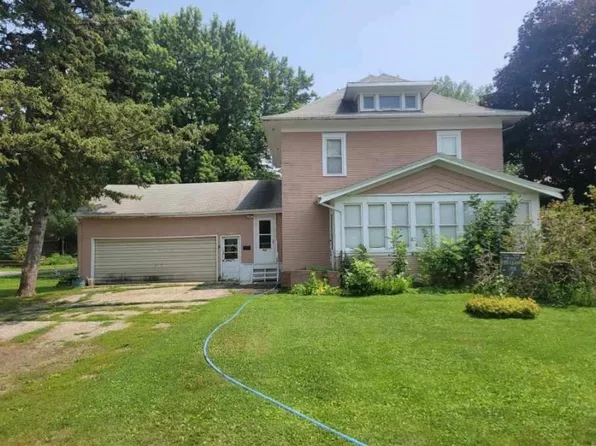 120 N 2nd St, Wallingford, IA 51365