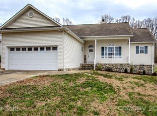 142 Meadowridge Dr, Taylorsville, NC 28681