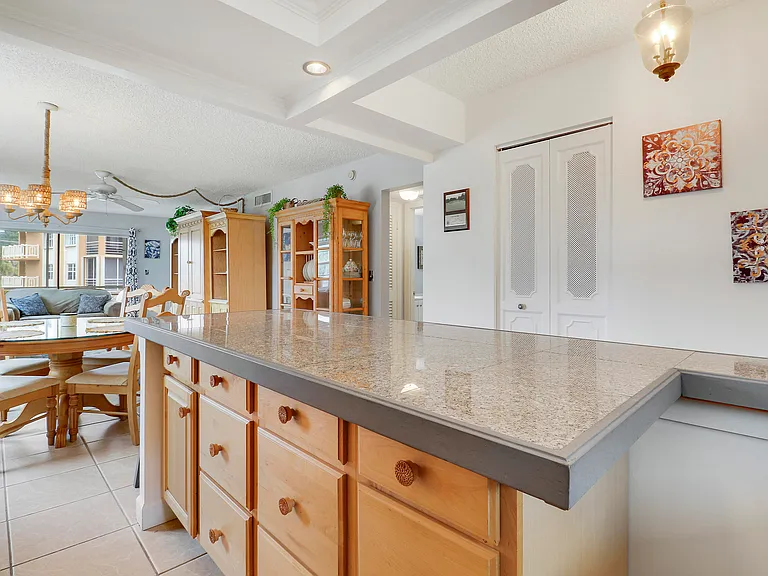 308 Golfview Rd #201 — Photo 5