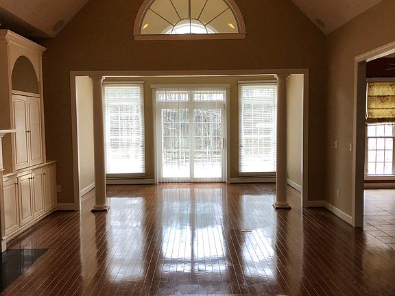 3rd image of 6006 Loblolly Ln