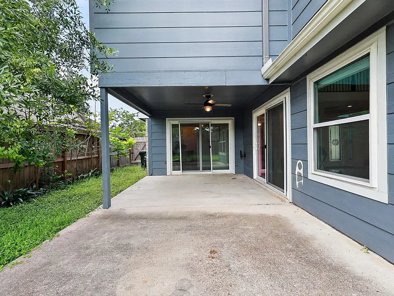 417 W Hillary Cir — Photo 8