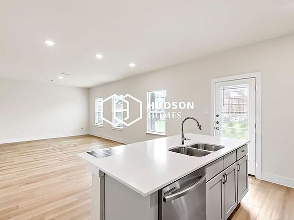 4th image of 2814 Woodbrook Dr
