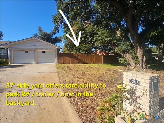 3rd image of 3205 Pin Oak Dr