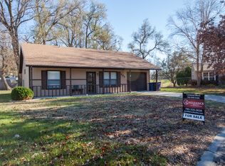 809 Glenstone Cir, Manhattan, KS 66502