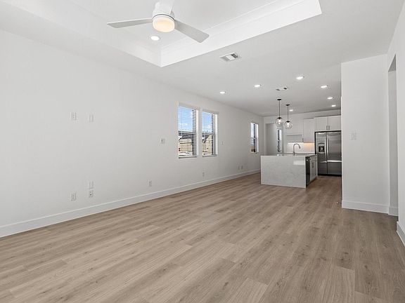 3rd image of 3504 Cloverleaf Ln