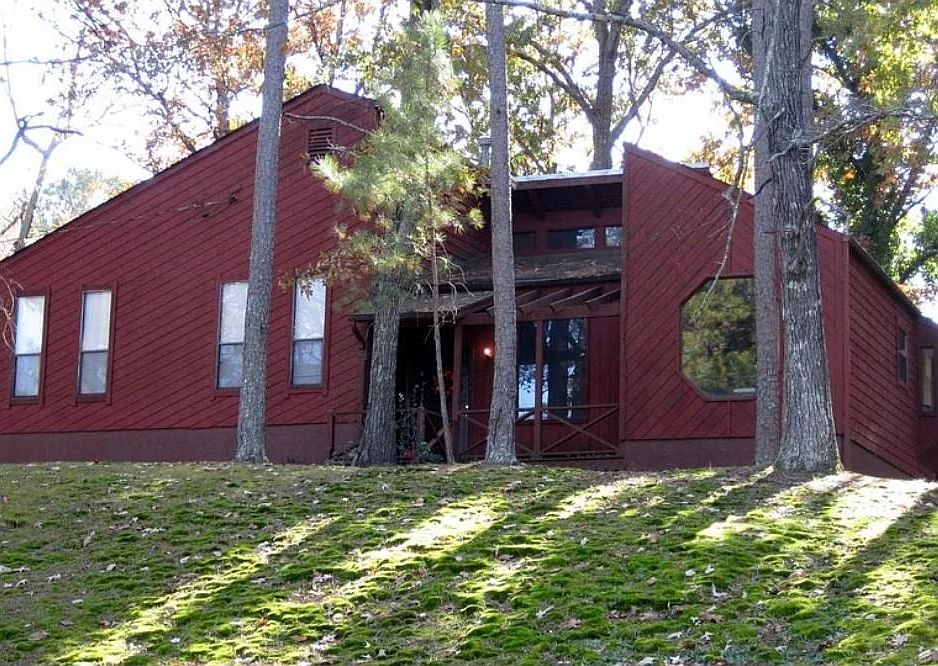 1st image of 257 Castleair Dr NE