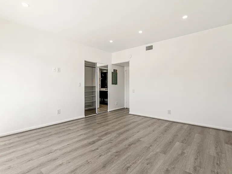 277 E Alejo Rd #219 — Photo 29
