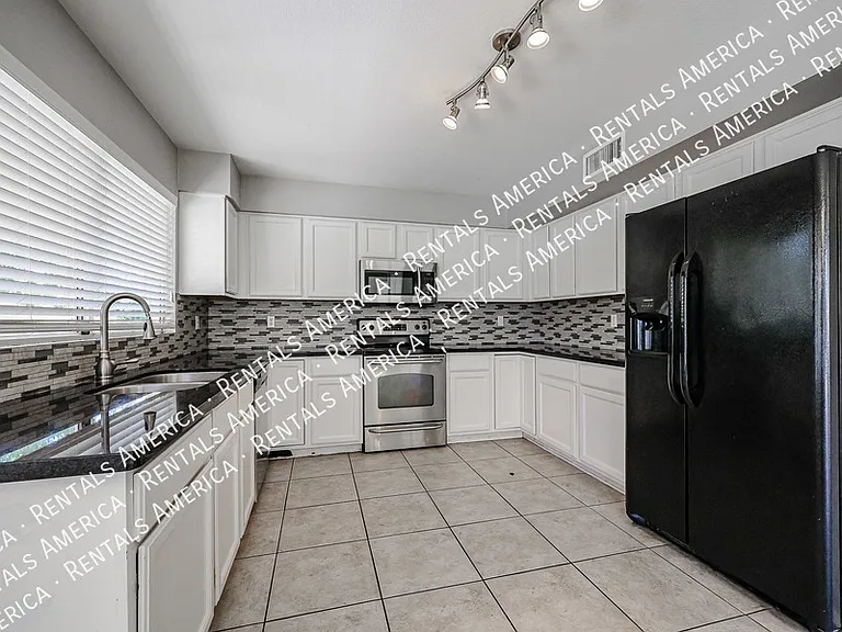 2361 W Myrtle Dr — Photo 10