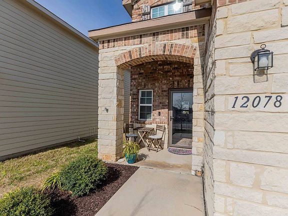 3rd image of 12078 Canyon Rock Ln