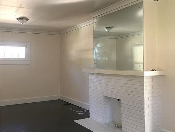 2nd image of 3917 N Kenwood Ave