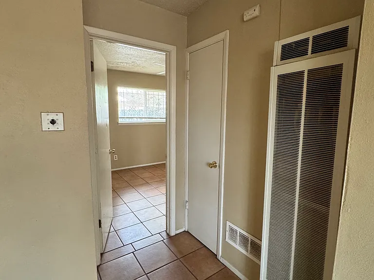 616 Alcazar St SE #3 — Photo 8