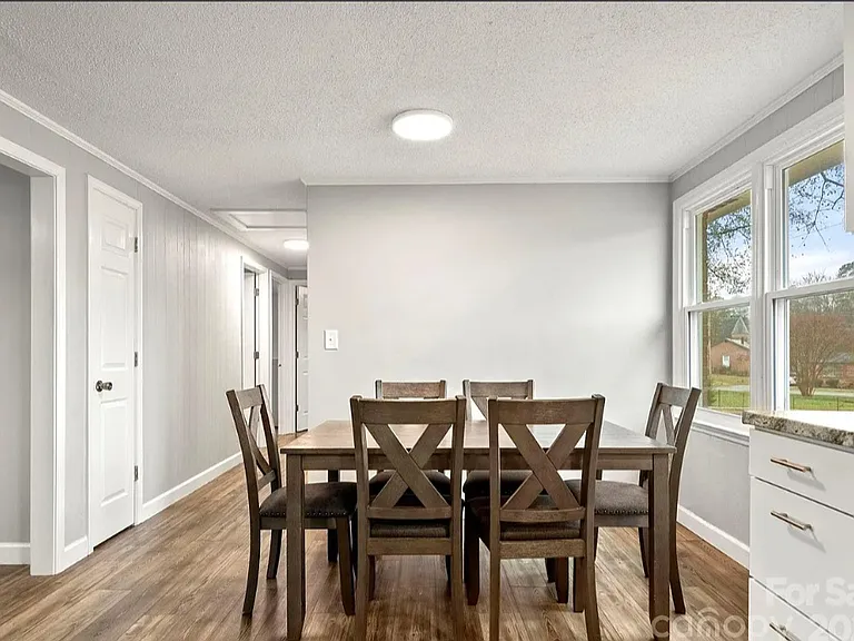 146 Oldcastle Ln — Photo 3