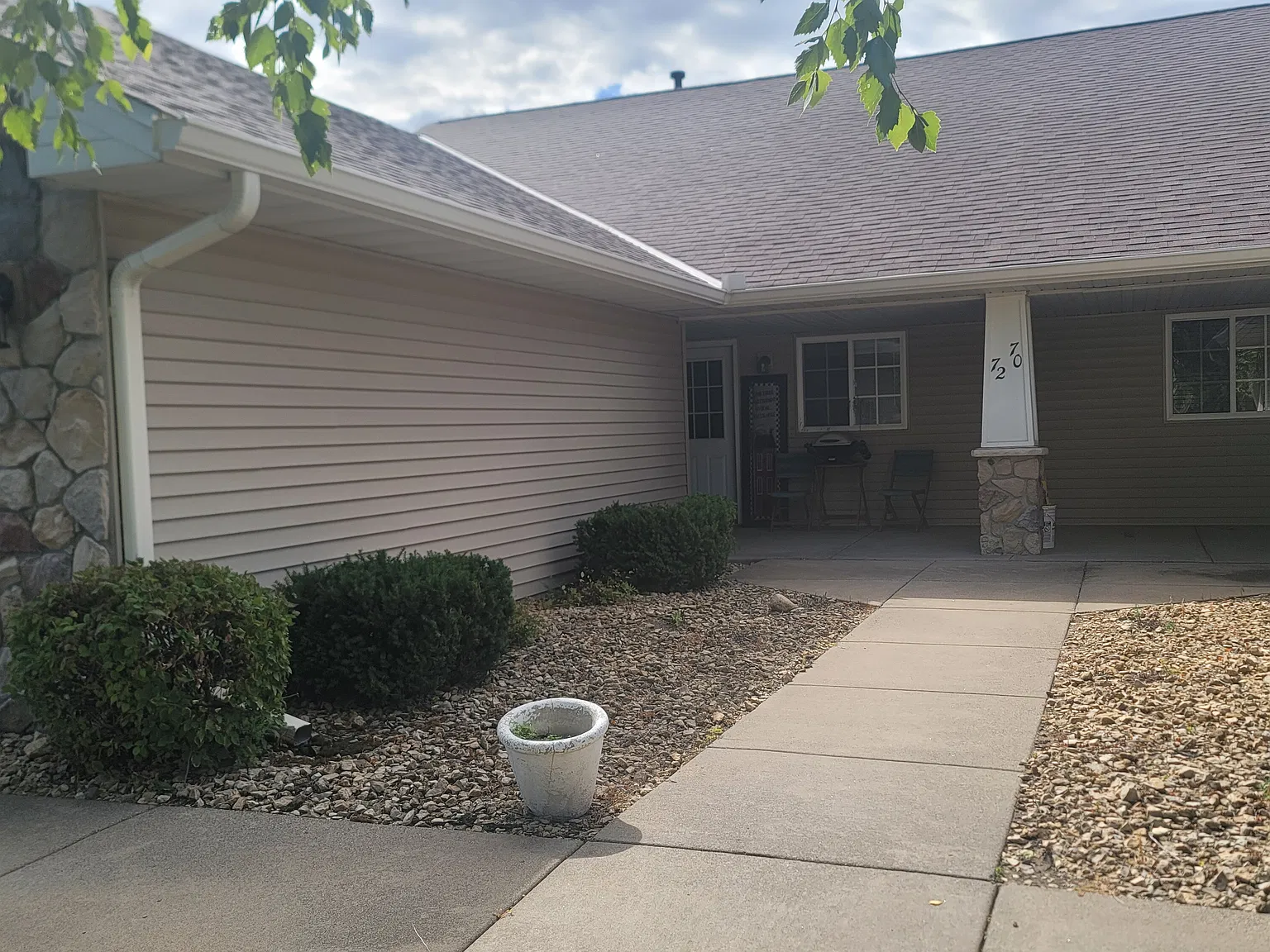 72 Crown Pointe Curv — Photo 2