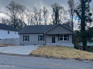 345 W Outer Dr, Oak Ridge, TN 37830