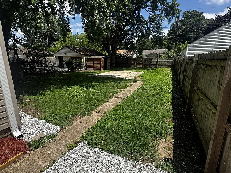 1225 N Somerset Ave — Photo 11
