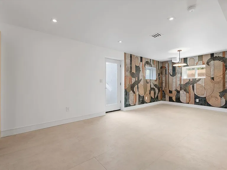 280 Shinnecock Hills Rd — Photo 56
