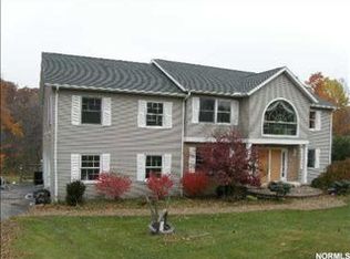 11290 Hidden Springs Dr, Chardon, OH 44024