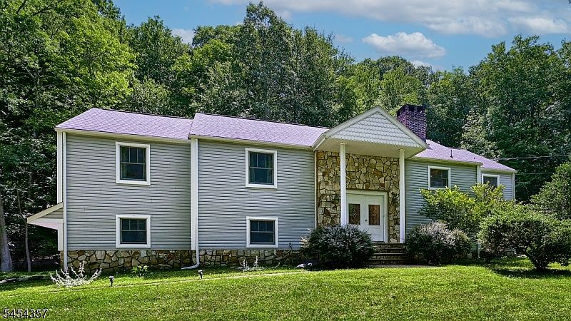 1st image of 460 Laurel Ln