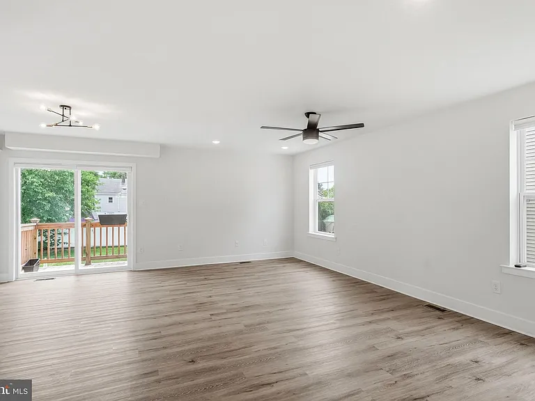 1306 Washington Ave — Photo 6