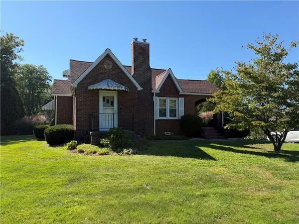 42 N Crescent Dr, Hermitage, PA 16148