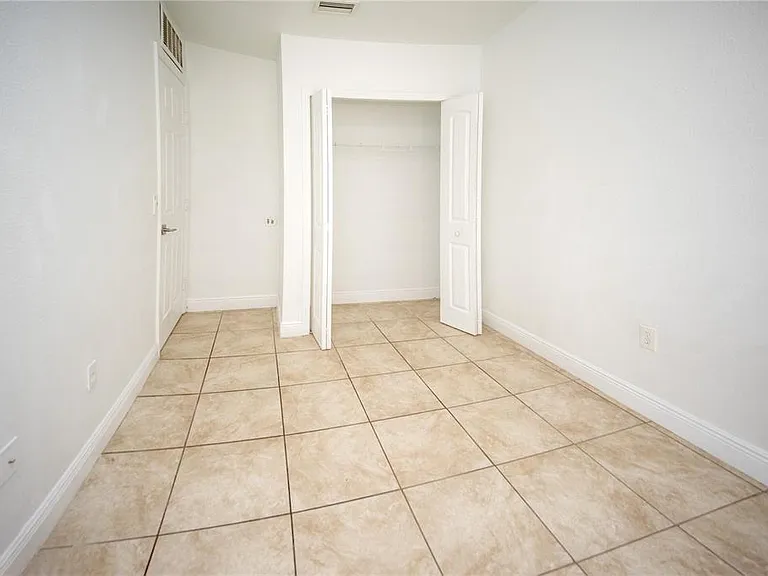 2814 Club Cortile Cir #A — Photo 6