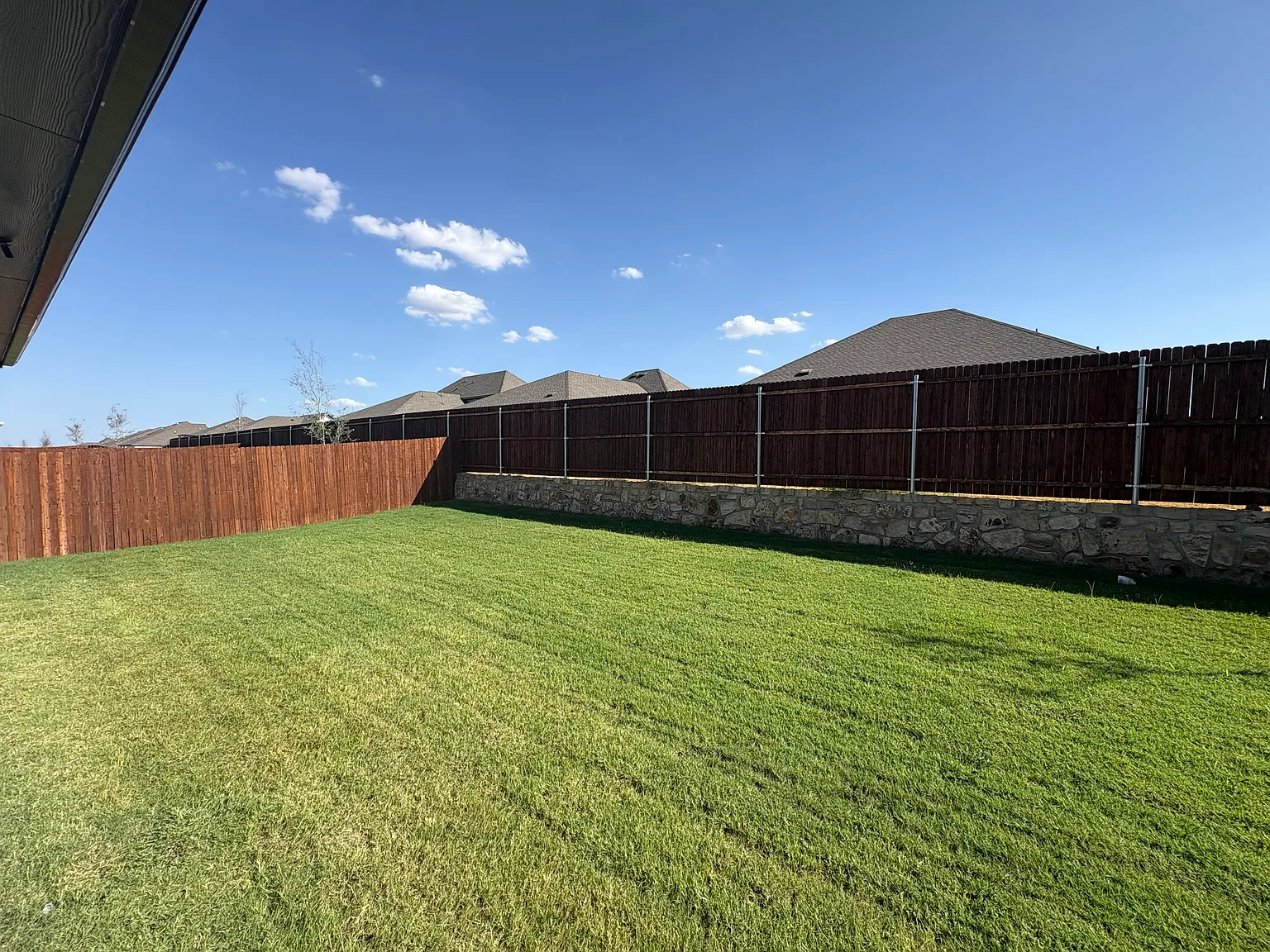 4 bed, 2527 sqft, $2,650 — Photo 3