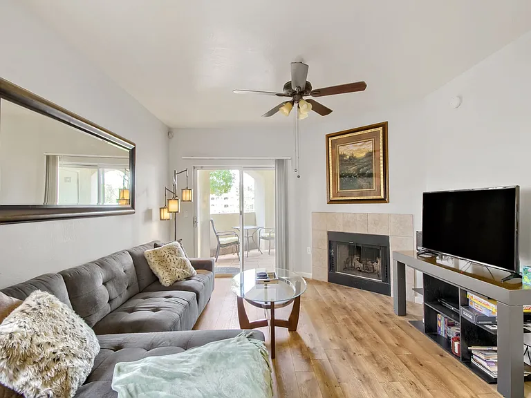 10401 N 52nd St #105 — Photo 1