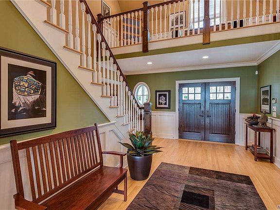 3rd image of 306 Old Orchard Ct