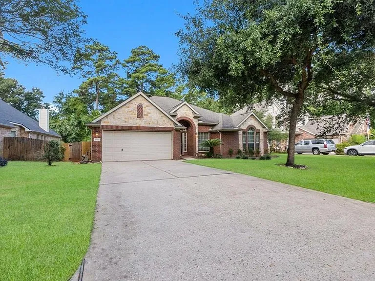 2502 N Yorkchase Ln — Photo 3