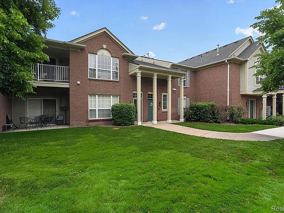 2nd image of 3203 Chesapeake Cir