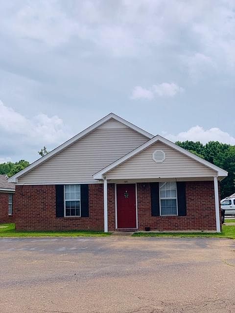 1st image of 165 Cypress Cir