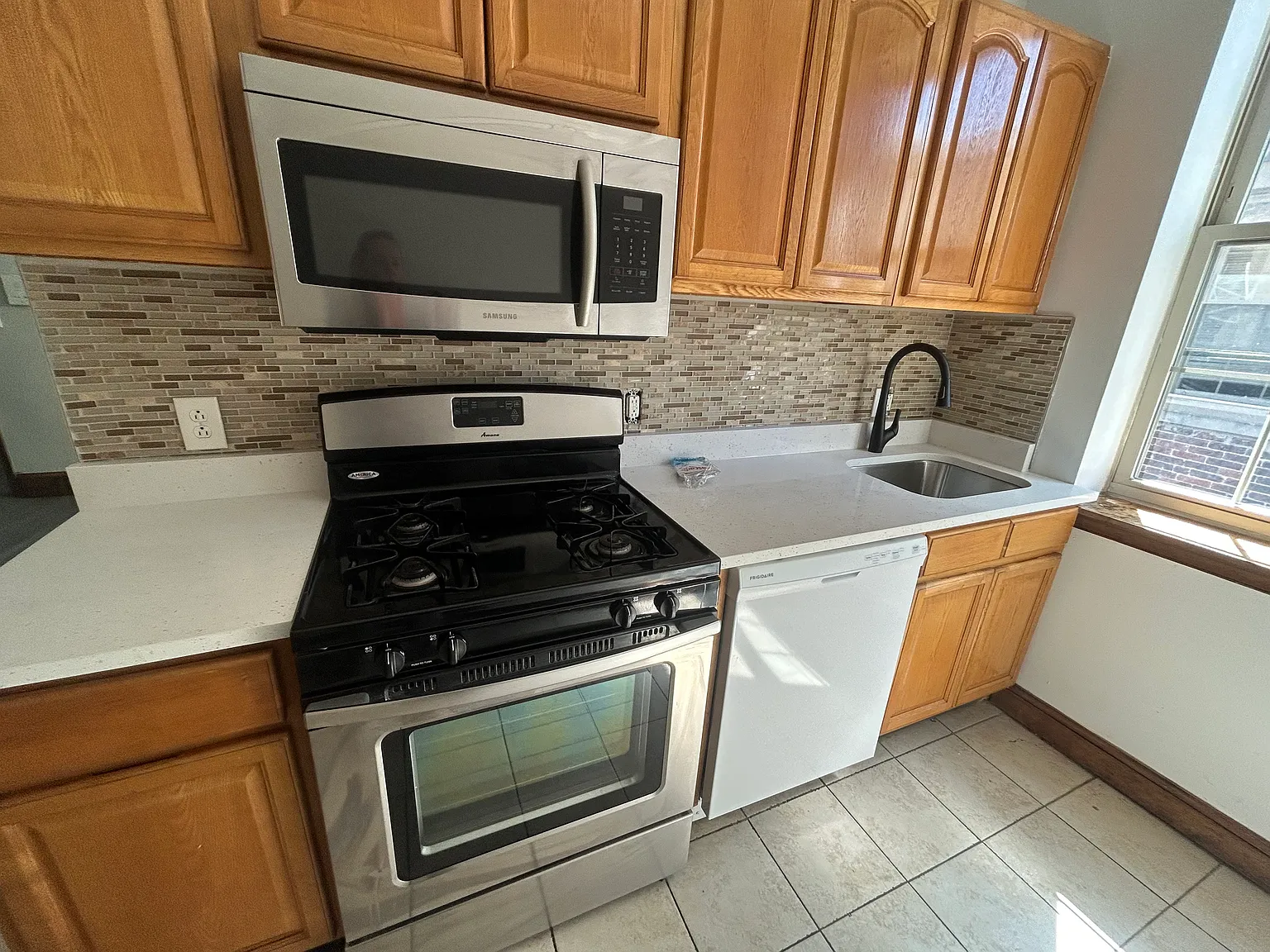 1 bed, $990 — Photo 3