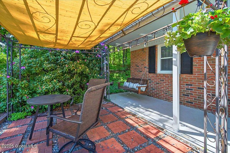 4th image of 4 Sturbridge Court