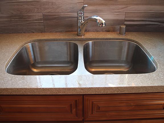 5th image of 2740 E De Soto St APT 1