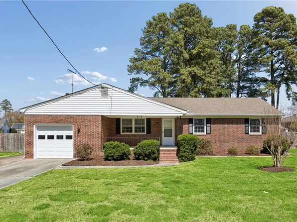 18 Magnolia Ln, Poquoson, VA 23662