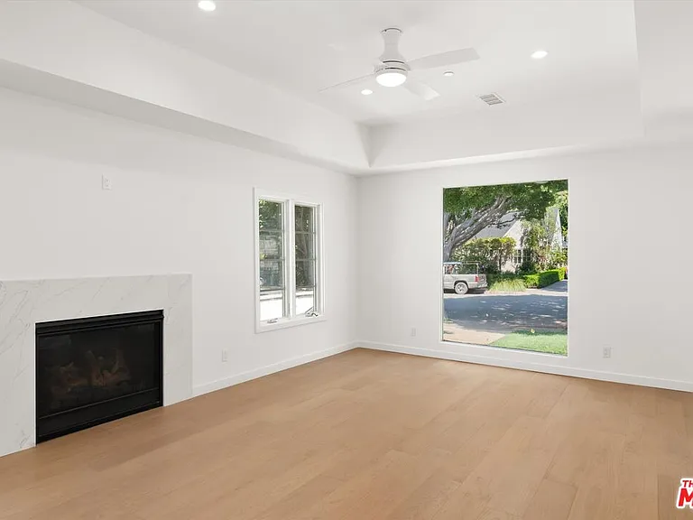 2316 Hill St — Photo 2