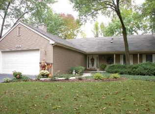 2035 Forest Ridge Rd, St Charles, IL 60174