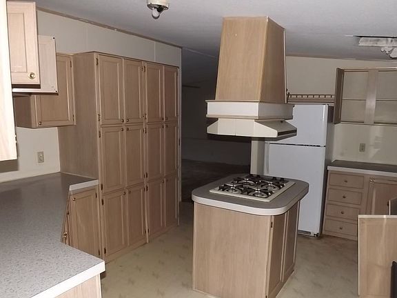 2nd image of 36 Hideaway Ln