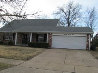 728 Woodrun Dr, Ballwin, MO