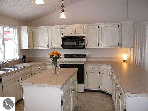 5th image of 5987 SE Torch Lake Dr
